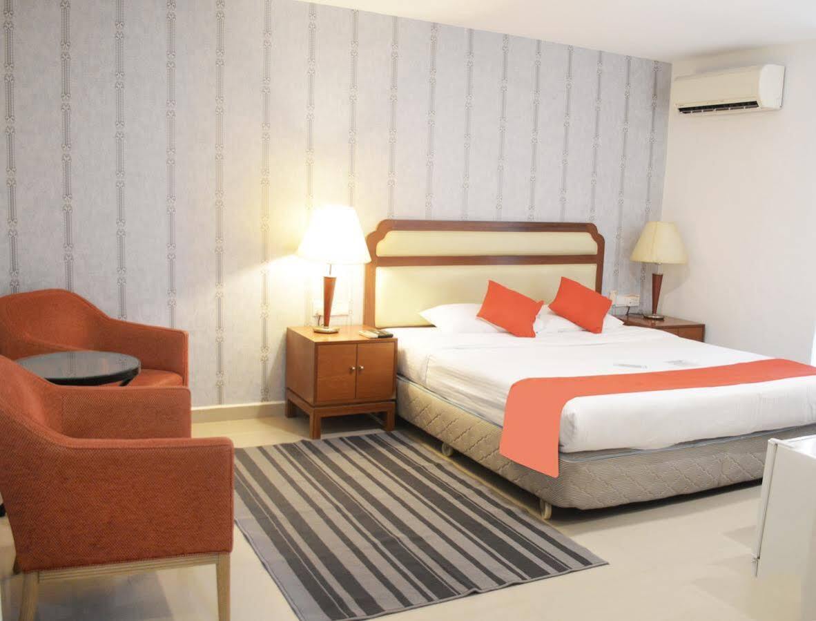 Oyo 104 Pegasus Hotel Singapour Extérieur photo