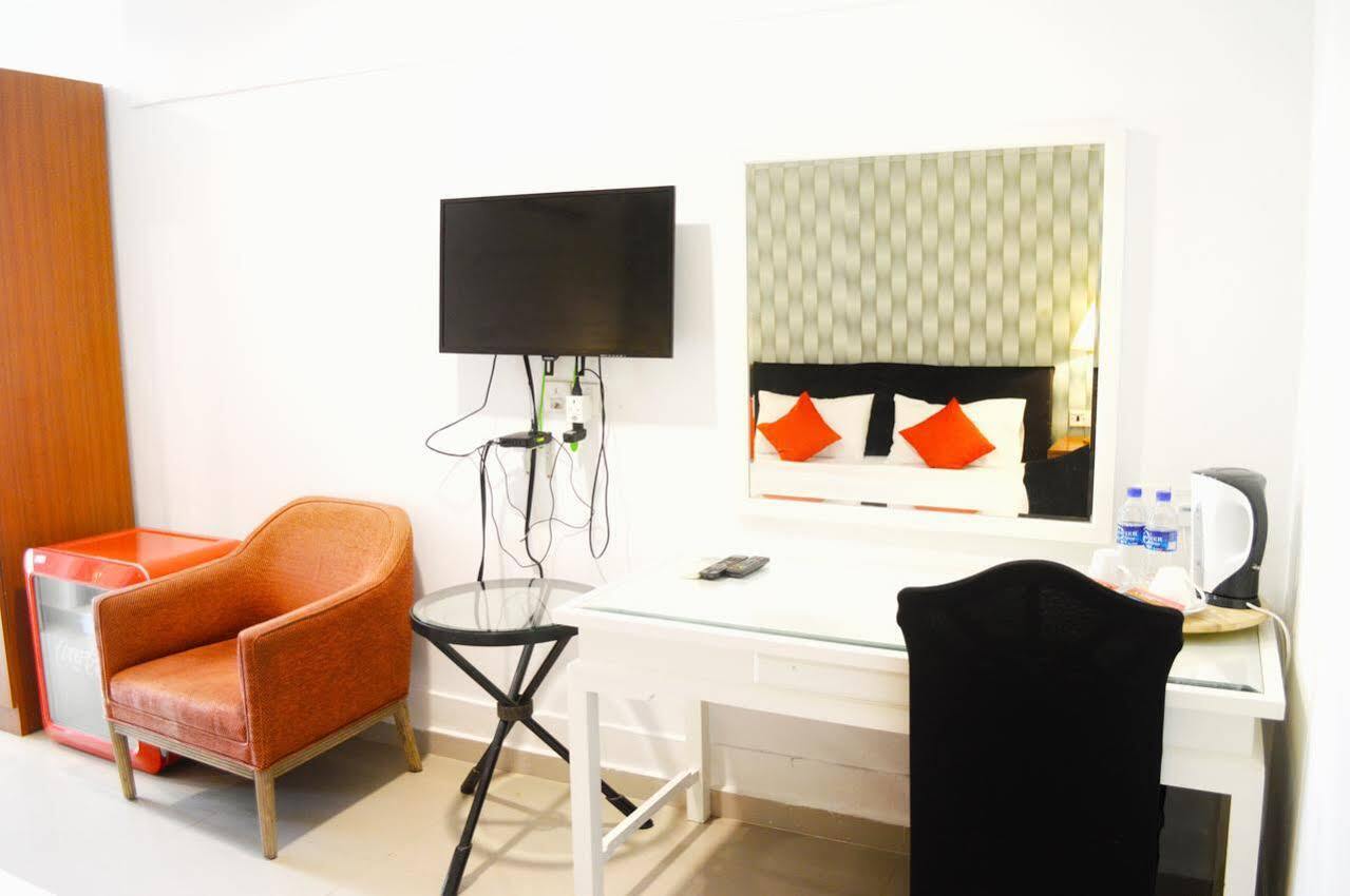 Oyo 104 Pegasus Hotel Singapour Extérieur photo